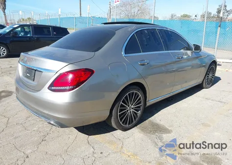 2019 Mercedes-Benz C 300 z USA, uszkodzony, nr VIN 55SWF8DB0KU283019